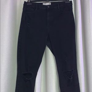 GARAGE BLACK RIPPED JEANS